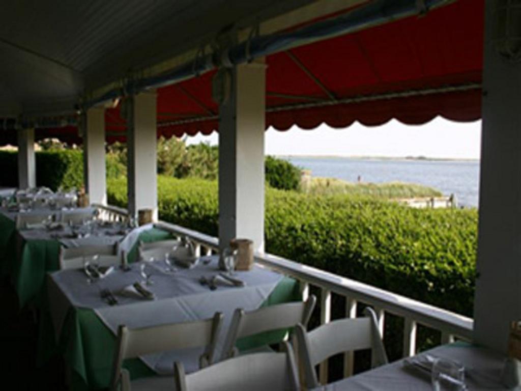The Inn Spot Hampton Bays Exterior photo